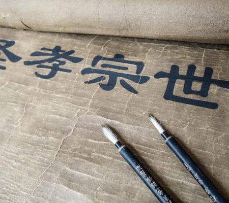 Invitez la beauté de la calligraphie chinoise, ses pinceaux décoratifs et pierres d'encre dans votre maison !