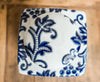 Vase décoratif en céramique, motif fleuri blanc et bleu